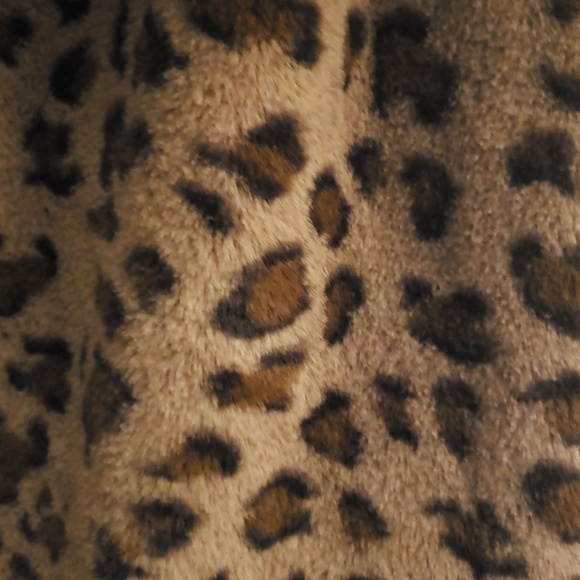 Vegan Faux Fur Leopard Jacket - Picture 4 of 8